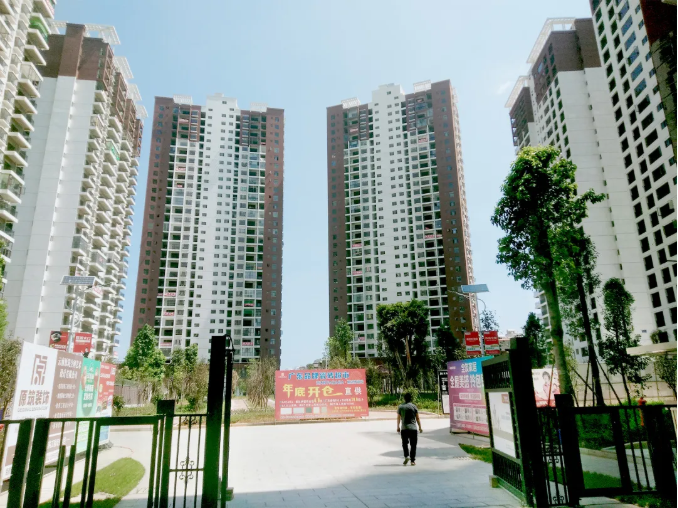 華喆仿石漆-工程案例 | 臨滄市強(qiáng)力建筑集團(tuán)金旭之光、金柏之春