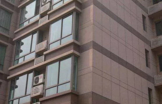 華喆仿石漆分享:真石漆與干掛石材組合，每一面都是視覺驚嘆！