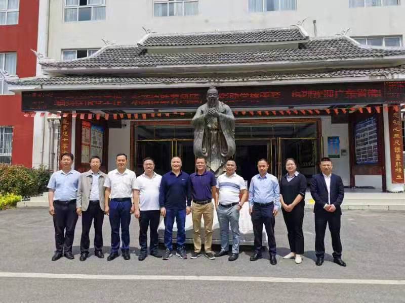 “鳳彩”助學(xué)，金涂寶與你“益”路同行！